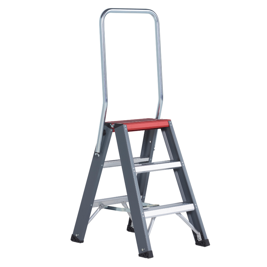 Escalera de doble acceso Falco de 3 peldaños, diseñada para ofrecer estabilidad y comodidad, perfecta para tareas de bricolaje en casa.
