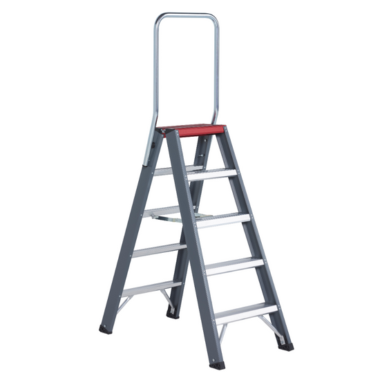 Escalera de doble acceso Falco de 5 peldaños, con un sistema de bisagras inteligente que garantiza la seguridad y evita accidentes, perfecta para uso profesional.