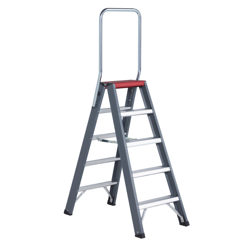 Escalera de doble acceso Falco de 5 peldaños, con un sistema de bisagras inteligente que garantiza la seguridad y evita accidentes, perfecta para uso profesional.